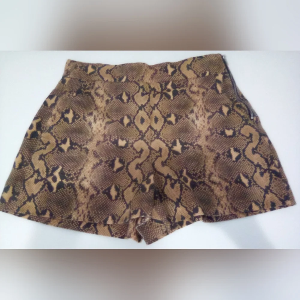Zara Woman Animal Print 100% Cotton Short Size S